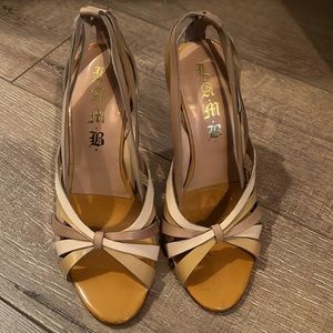 L.A.M.B peep-toe tan beige high heel size 6.5